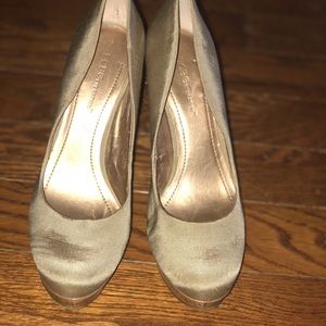 BCBG HEELS SIZE 9